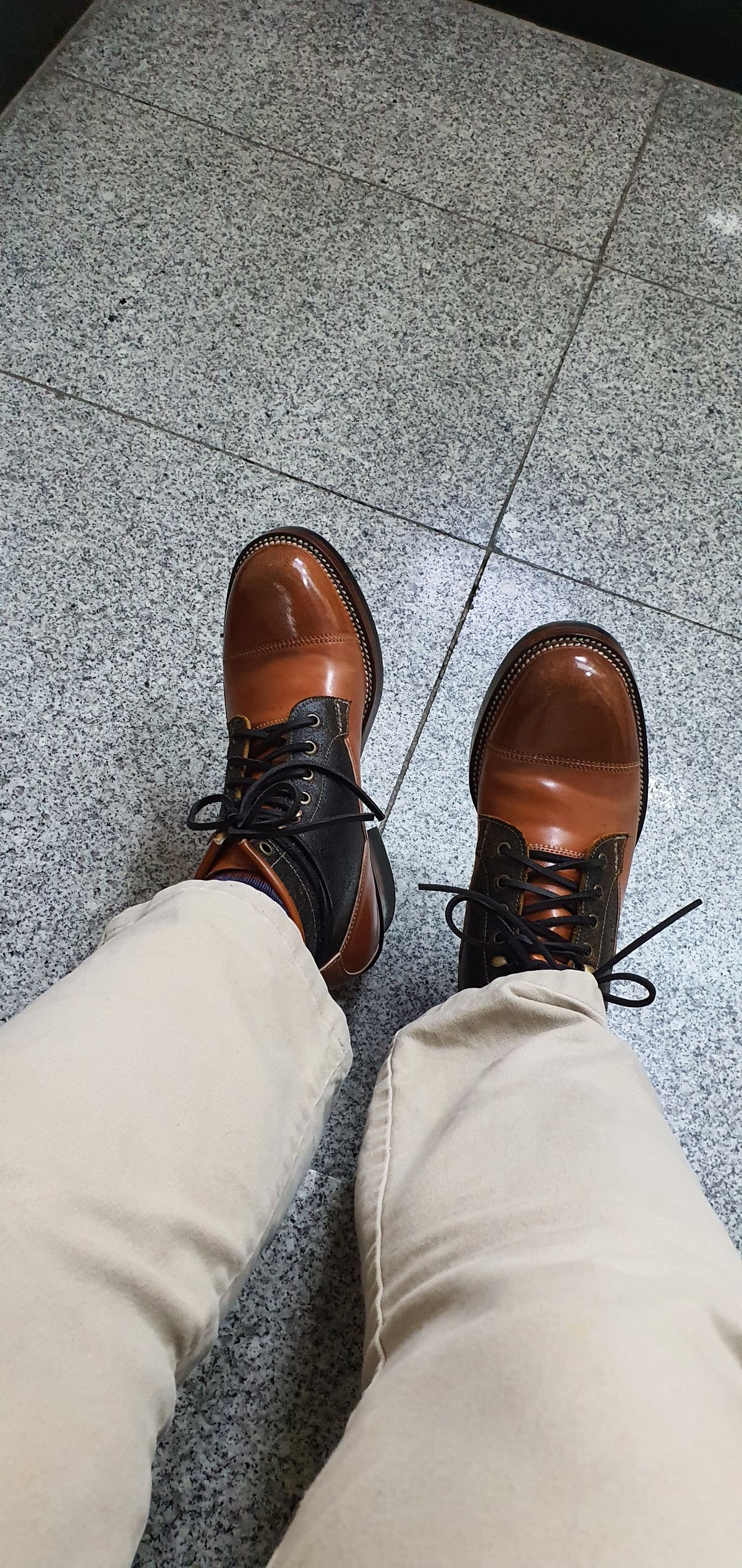 Photo by EL on October 1, 2022 of the Midas Vanquish Blucher Boot in Leder Ogawa Camel Shell Cordovan.
