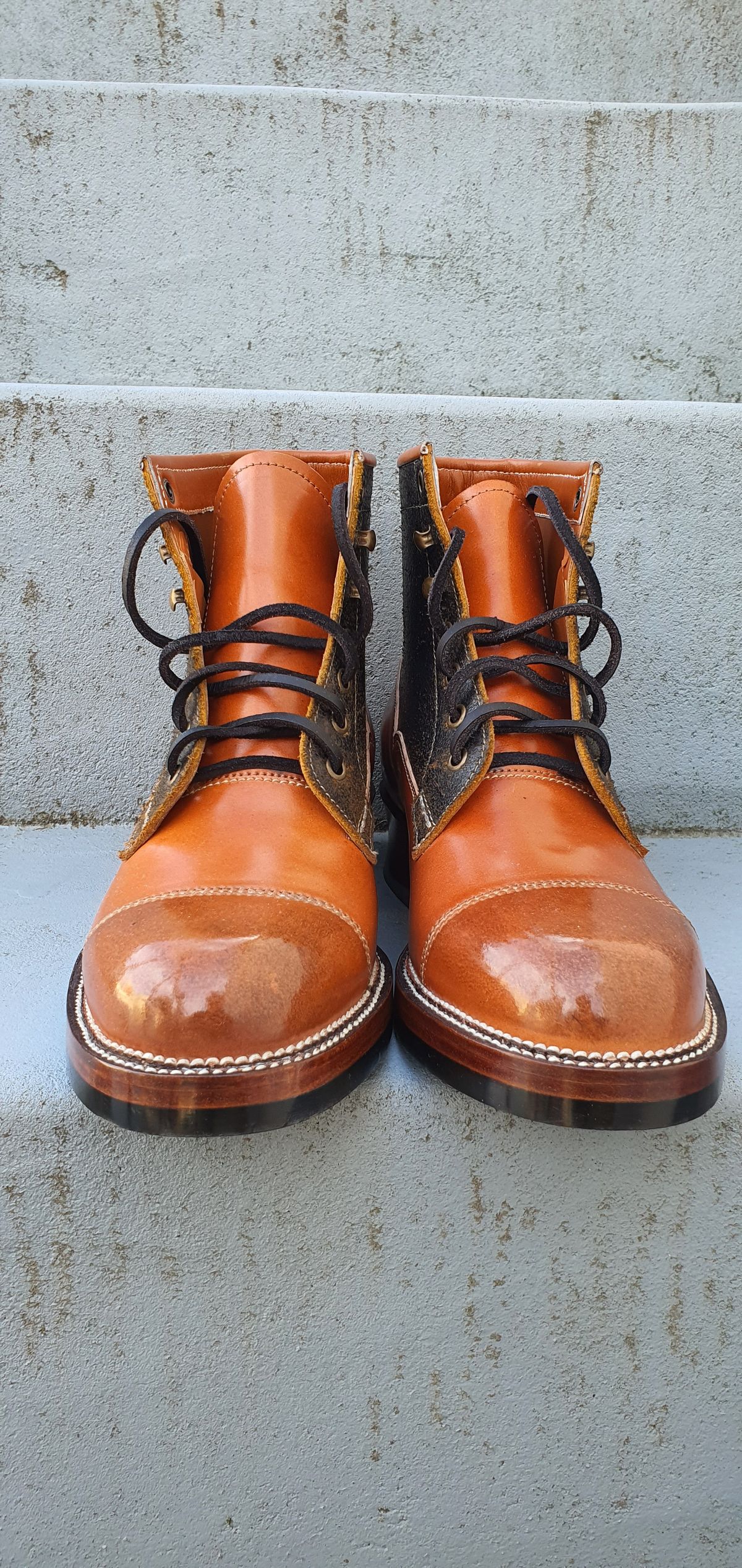 Photo by EL on October 1, 2022 of the Midas Vanquish Blucher Boot in Leder Ogawa Camel Shell Cordovan.
