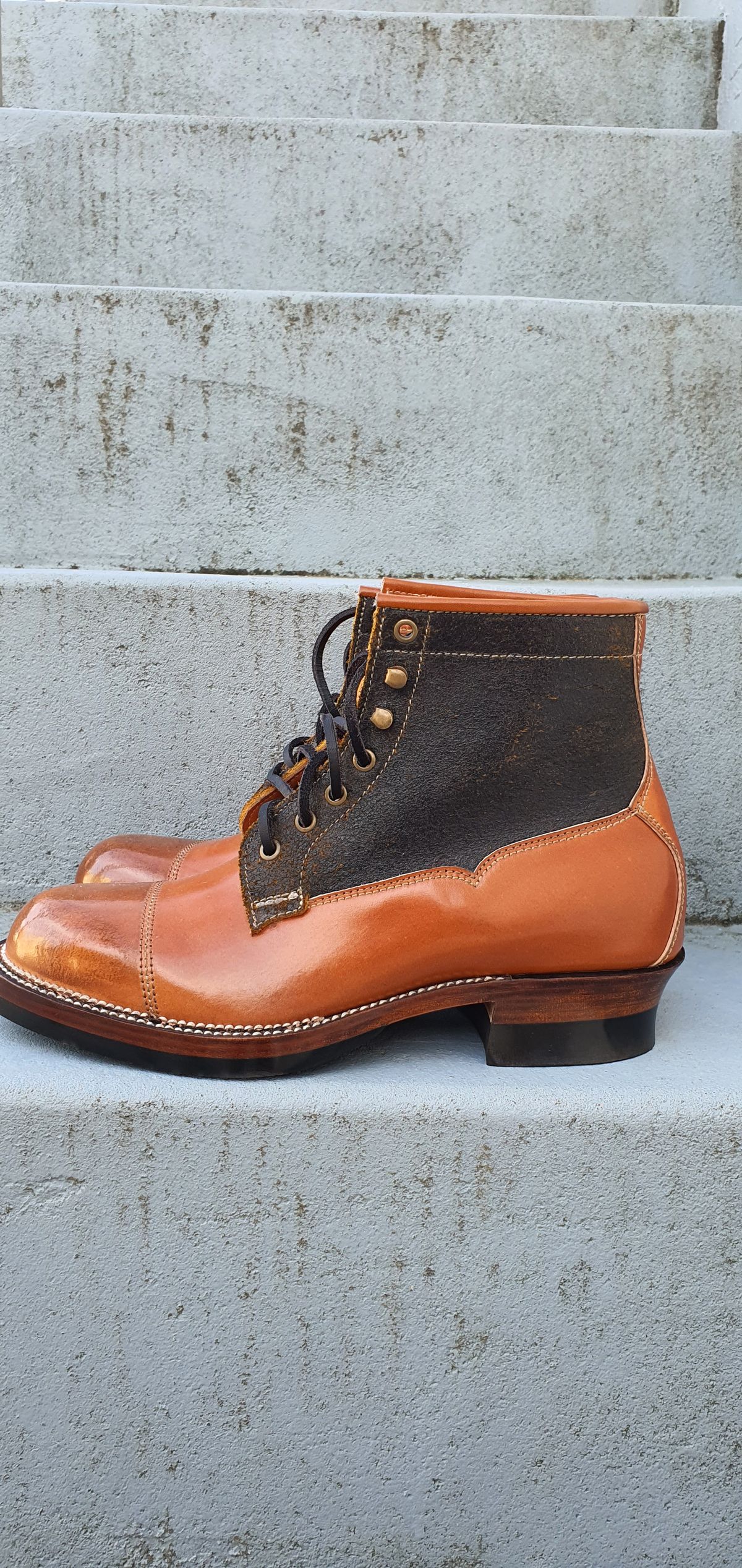 Photo by EL on October 1, 2022 of the Midas Vanquish Blucher Boot in Leder Ogawa Camel Shell Cordovan.