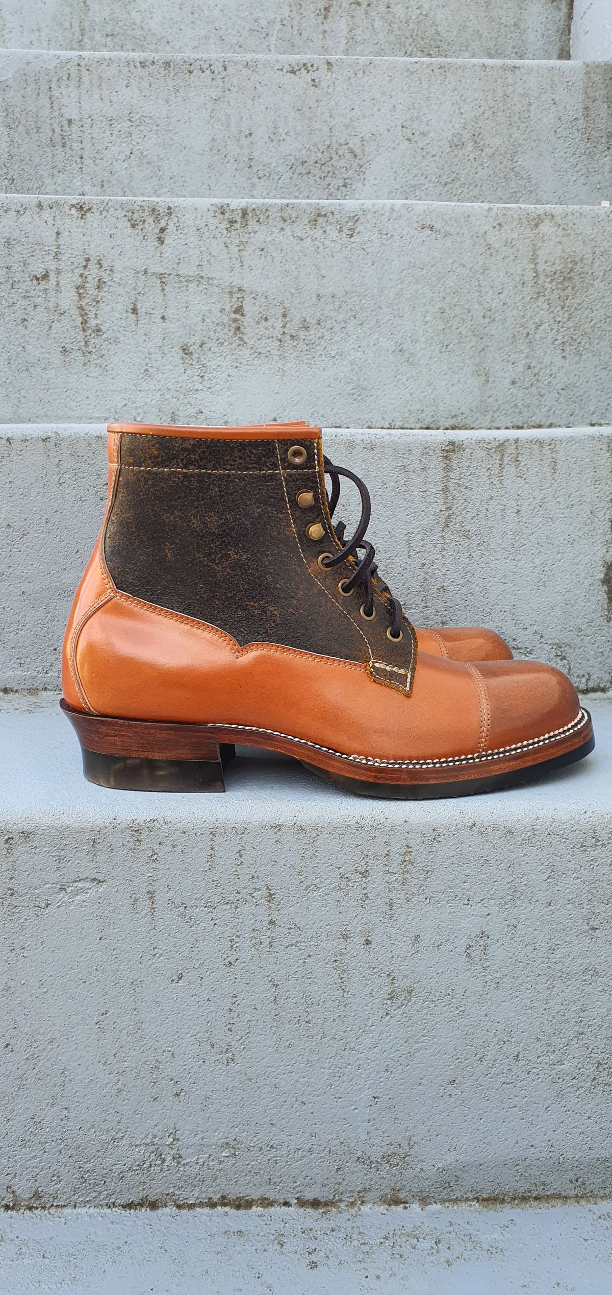 Photo by EL on October 1, 2022 of the Midas Vanquish Blucher Boot in Leder Ogawa Camel Shell Cordovan.
