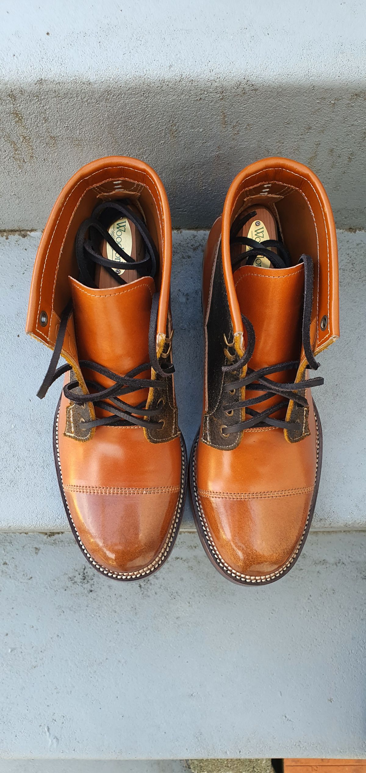 Photo by EL on October 1, 2022 of the Midas Vanquish Blucher Boot in Leder Ogawa Camel Shell Cordovan.