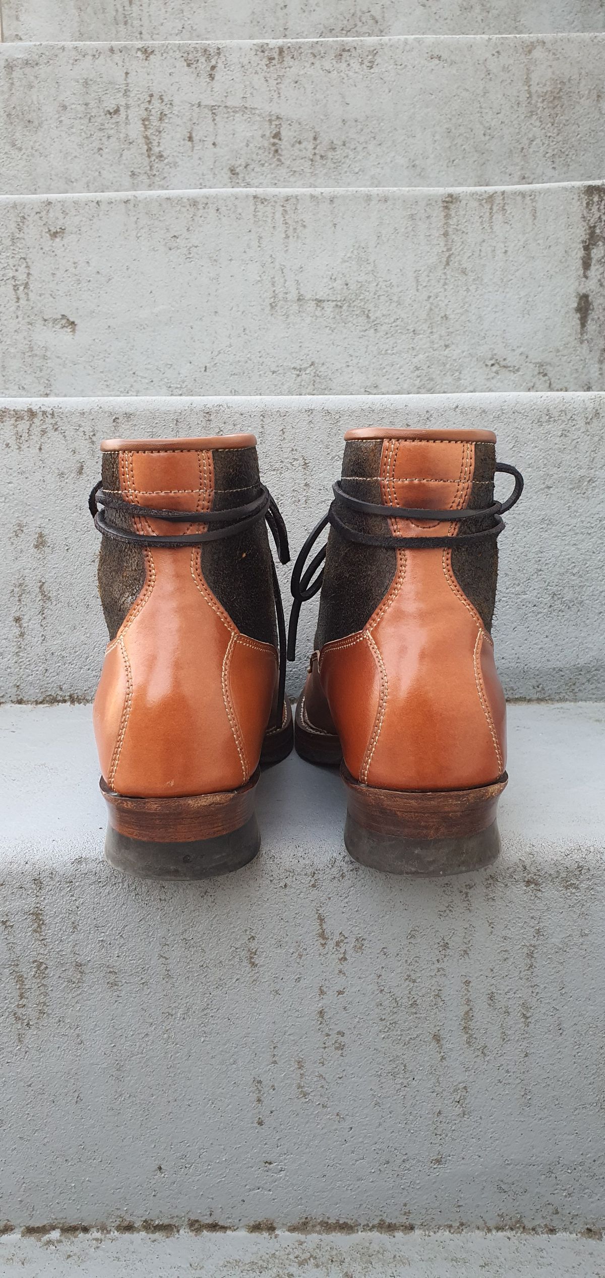 Photo by EL on November 3, 2022 of the Midas Vanquish Blucher Boot in Leder Ogawa Camel Shell Cordovan.