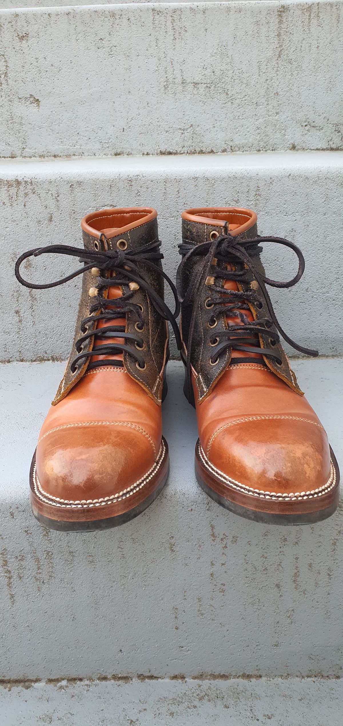 Photo by EL on November 3, 2022 of the Midas Vanquish Blucher Boot in Leder Ogawa Camel Shell Cordovan.