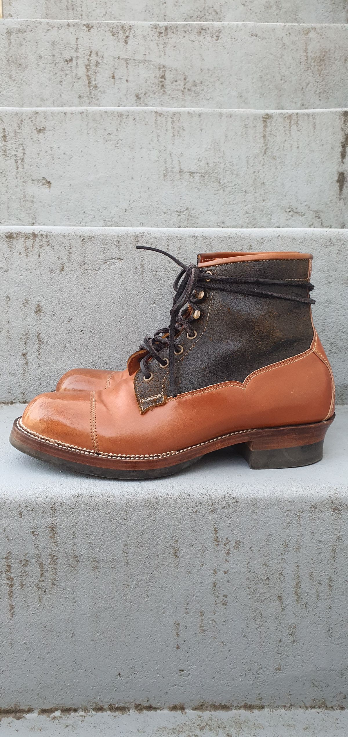 Photo by EL on November 3, 2022 of the Midas Vanquish Blucher Boot in Leder Ogawa Camel Shell Cordovan.