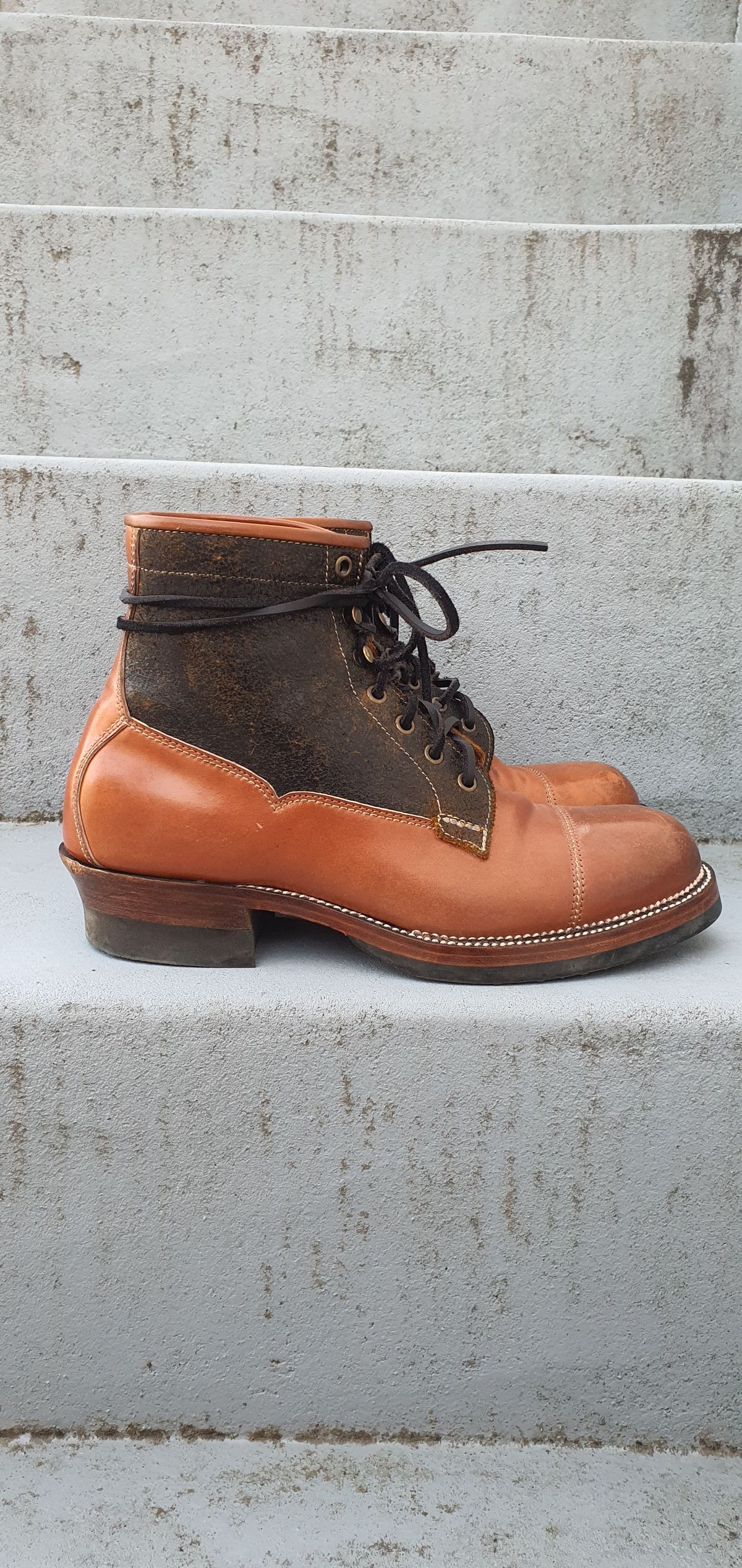 Photo by EL on November 3, 2022 of the Midas Vanquish Blucher Boot in Leder Ogawa Camel Shell Cordovan.