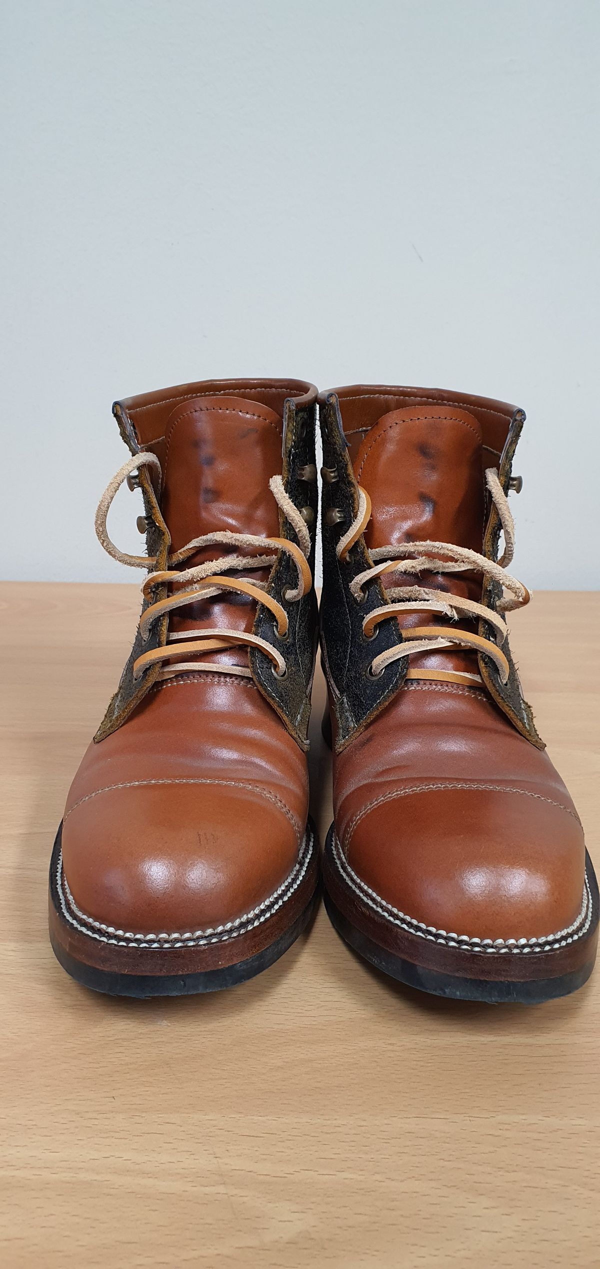 Photo by EL on December 4, 2022 of the Midas Vanquish Blucher Boot in Leder Ogawa Camel Shell Cordovan.