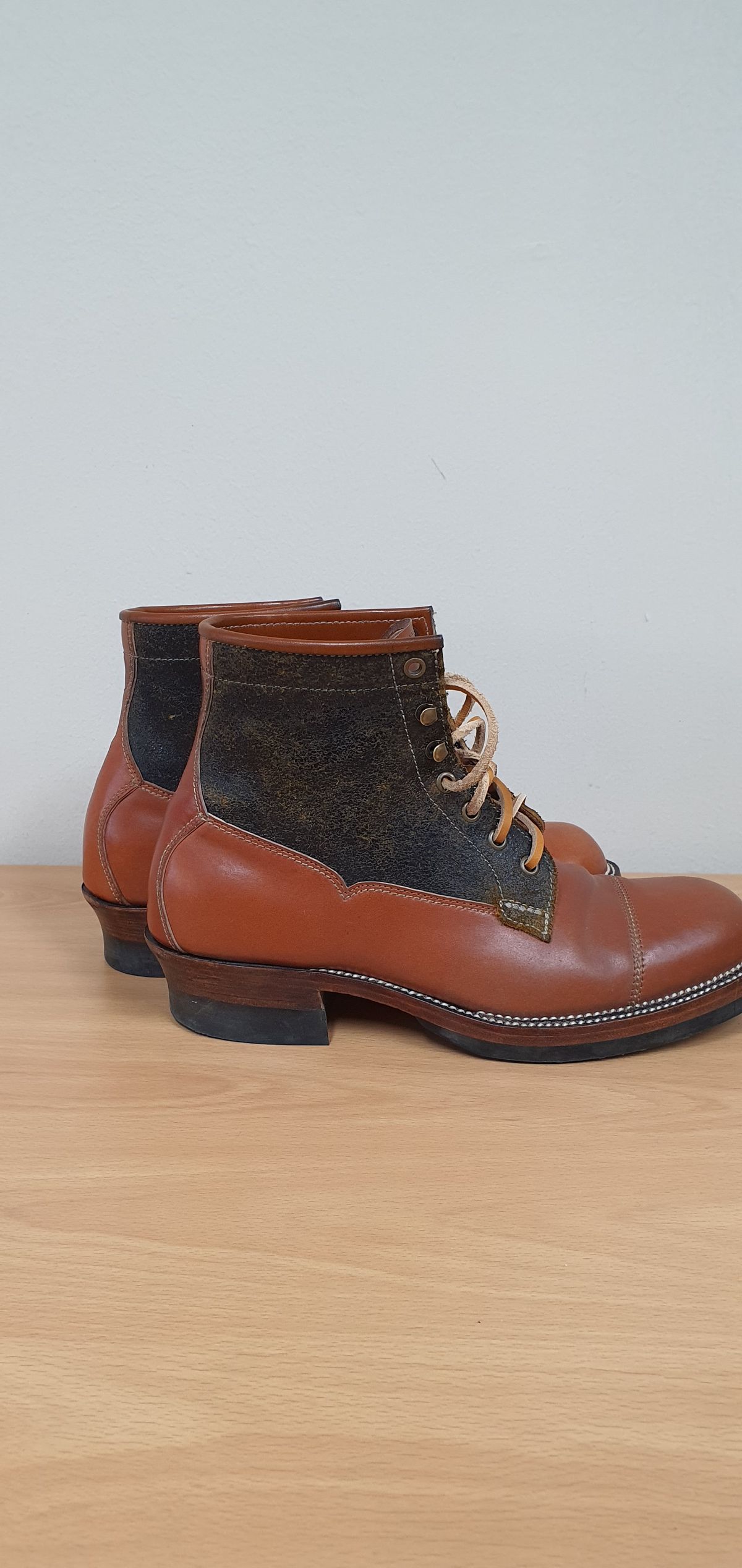 Photo by EL on December 4, 2022 of the Midas Vanquish Blucher Boot in Leder Ogawa Camel Shell Cordovan.