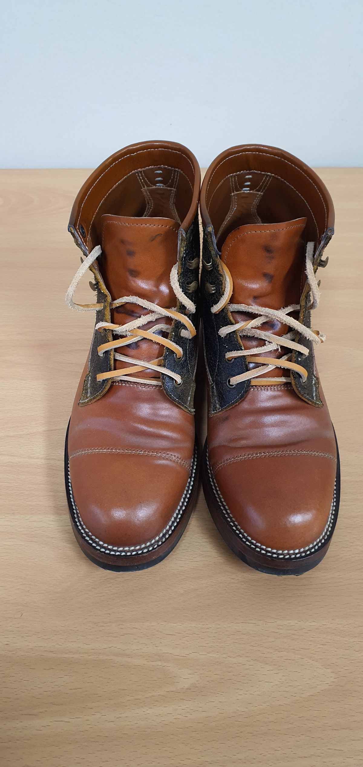 Photo by EL on December 4, 2022 of the Midas Vanquish Blucher Boot in Leder Ogawa Camel Shell Cordovan.