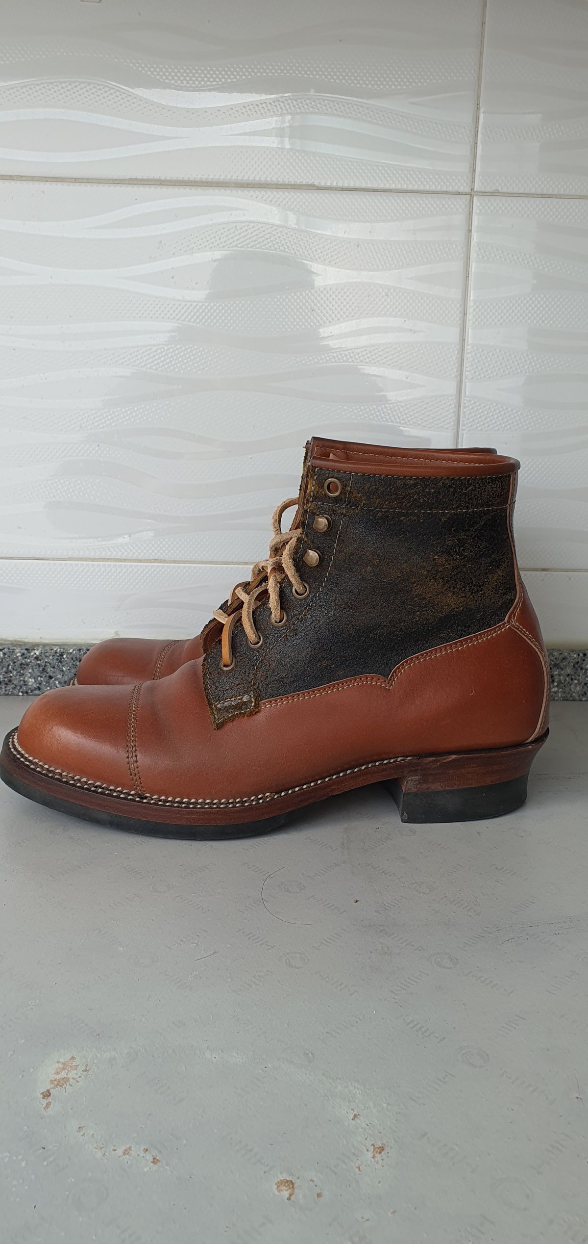 Photo by EL on January 5, 2023 of the Midas Vanquish Blucher Boot in Leder Ogawa Camel Shell Cordovan.