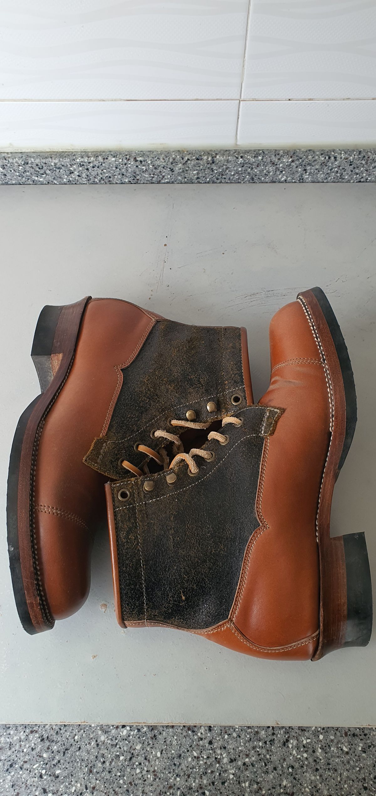Photo by EL on January 5, 2023 of the Midas Vanquish Blucher Boot in Leder Ogawa Camel Shell Cordovan.