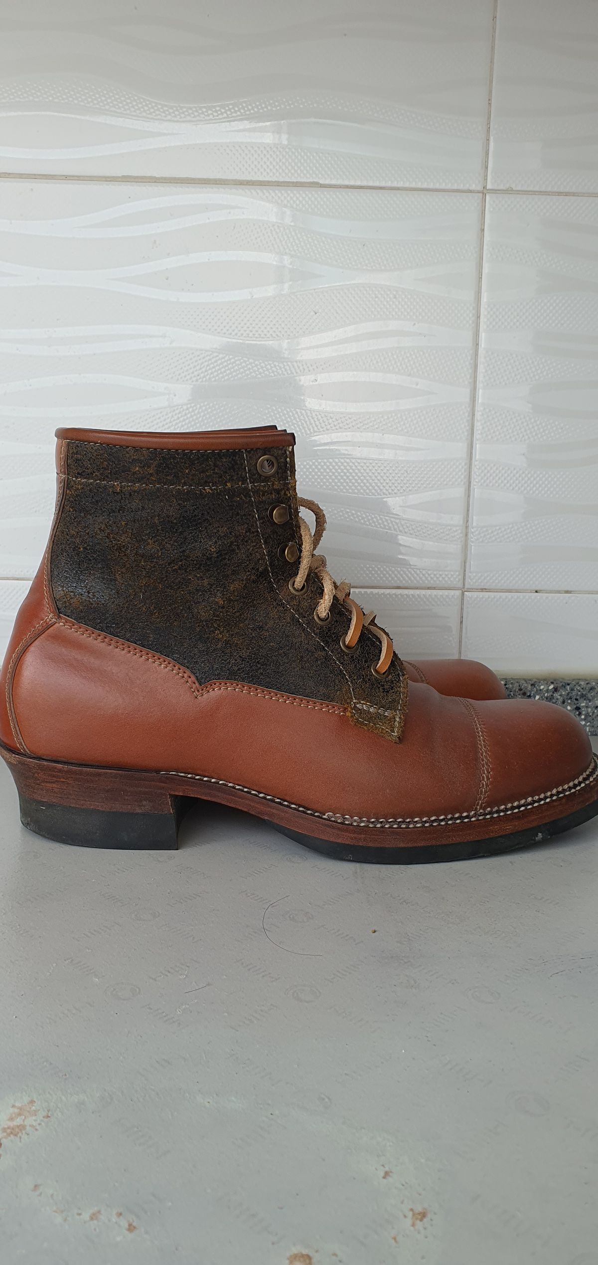 Photo by EL on January 5, 2023 of the Midas Vanquish Blucher Boot in Leder Ogawa Camel Shell Cordovan.