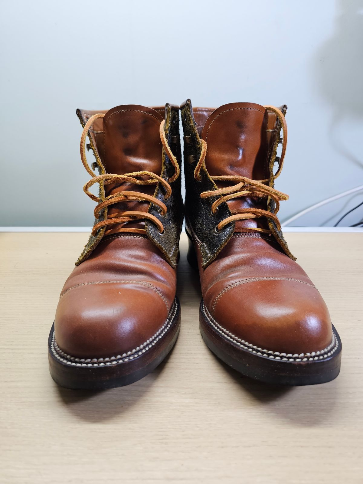 Photo by EL on April 5, 2023 of the Midas Vanquish Blucher Boot in Leder Ogawa Camel Shell Cordovan.