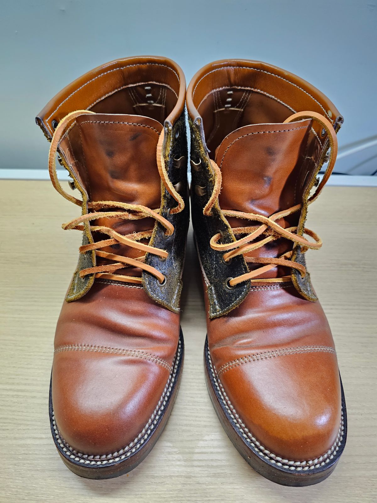 Photo by EL on April 5, 2023 of the Midas Vanquish Blucher Boot in Leder Ogawa Camel Shell Cordovan.