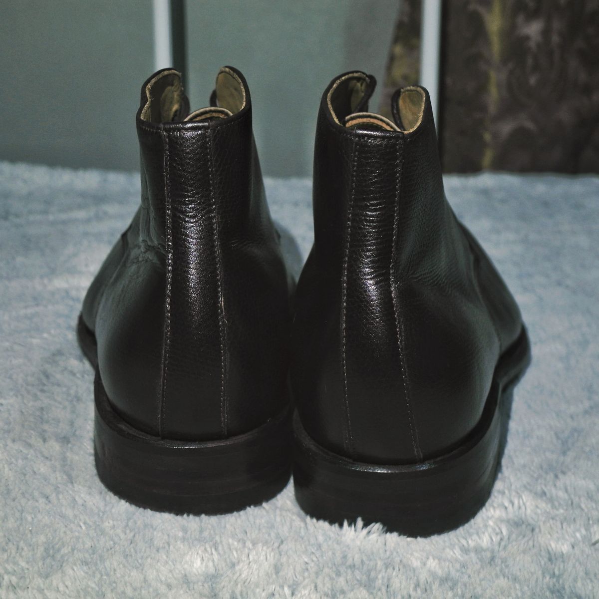 Photo by cheebs on January 22, 2023 of the Meermin Chukka Boot in D'Annonay Dark Brown Alpine Grain Calf.