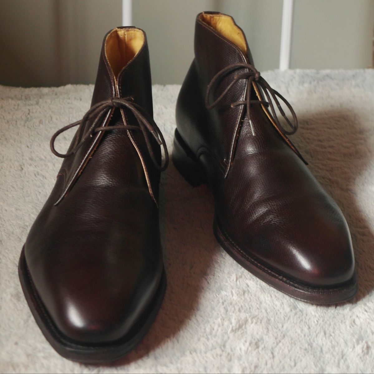 Photo by cheebs on January 29, 2023 of the Meermin Chukka Boot in D'Annonay Dark Brown Alpine Grain Calf.