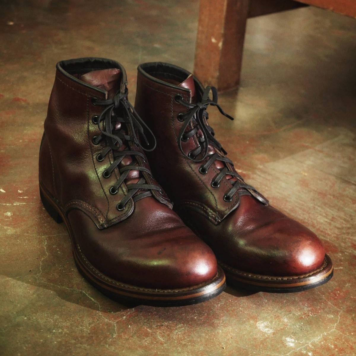 Photo by cheebs on September 24, 2022 of the Red Wing Beckman in S.B. Foot Black Cherry Featherstone.