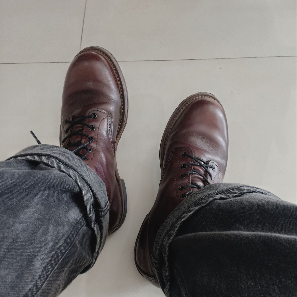 Photo by cheebs on November 25, 2022 of the Red Wing Beckman in S.B. Foot Black Cherry Featherstone.