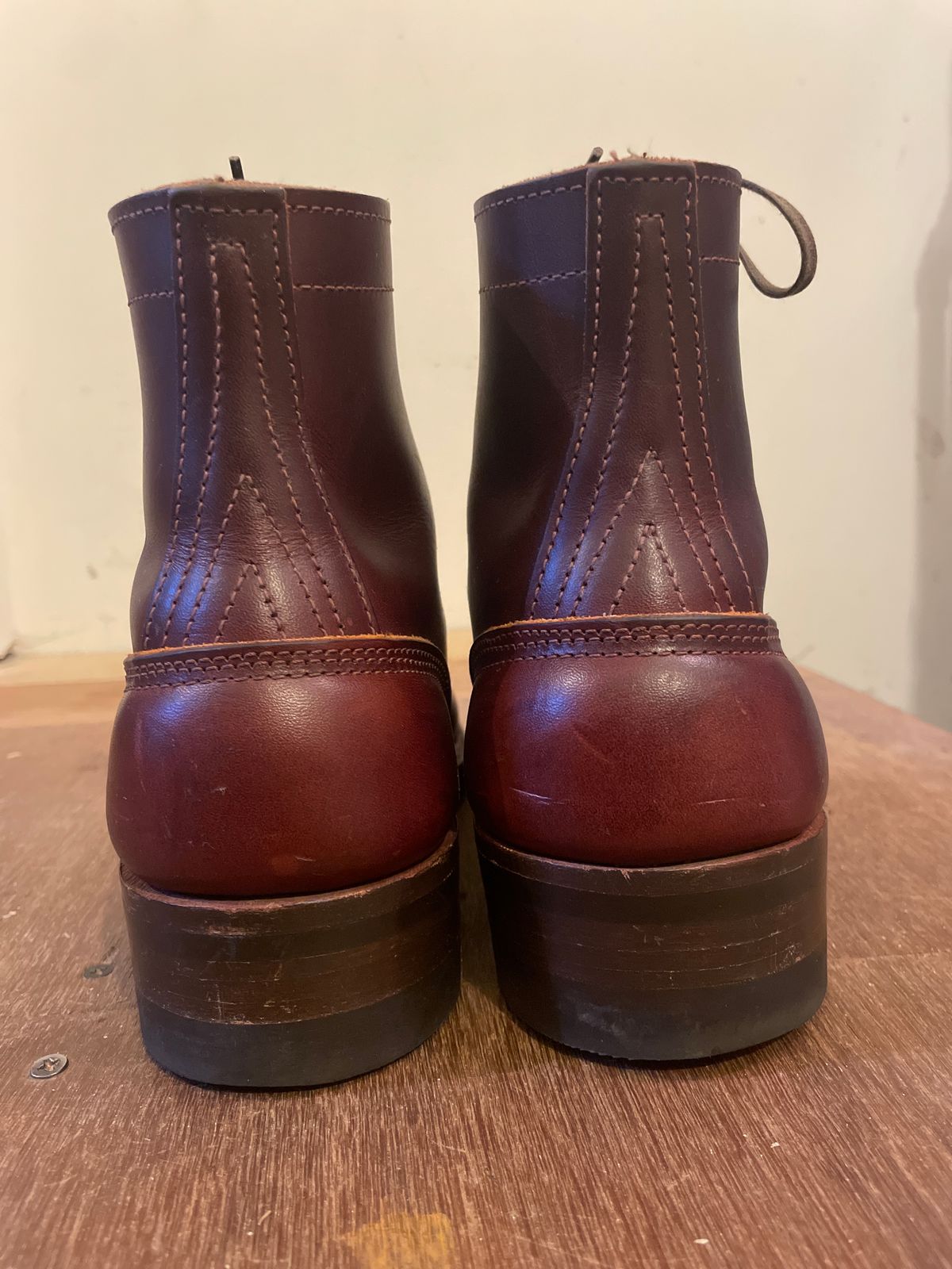 Photo by gertrudes_cat on November 5, 2023 of the Nicks MTO in Wickett & Craig Chestnut Oiled Latigo.