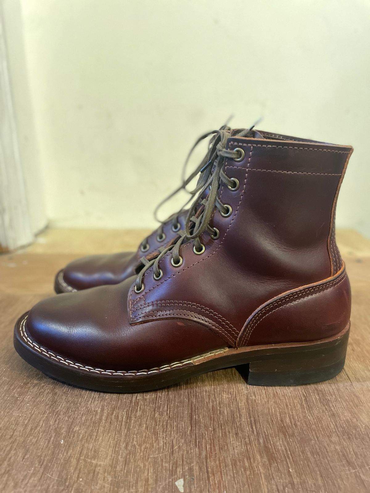 Photo by gertrudes_cat on November 5, 2023 of the Nicks MTO in Wickett & Craig Chestnut Oiled Latigo.