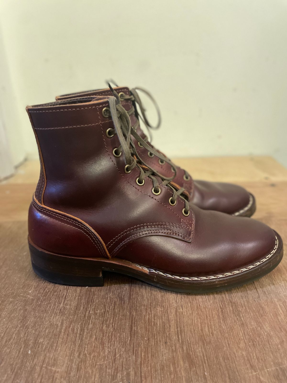 Photo by gertrudes_cat on November 5, 2023 of the Nicks MTO in Wickett & Craig Chestnut Oiled Latigo.