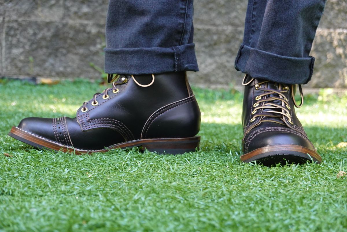Photo by gertrudes_cat on October 13, 2024 of the Wesco x S&S Axe Breaker in Maryam Black Horsehide.