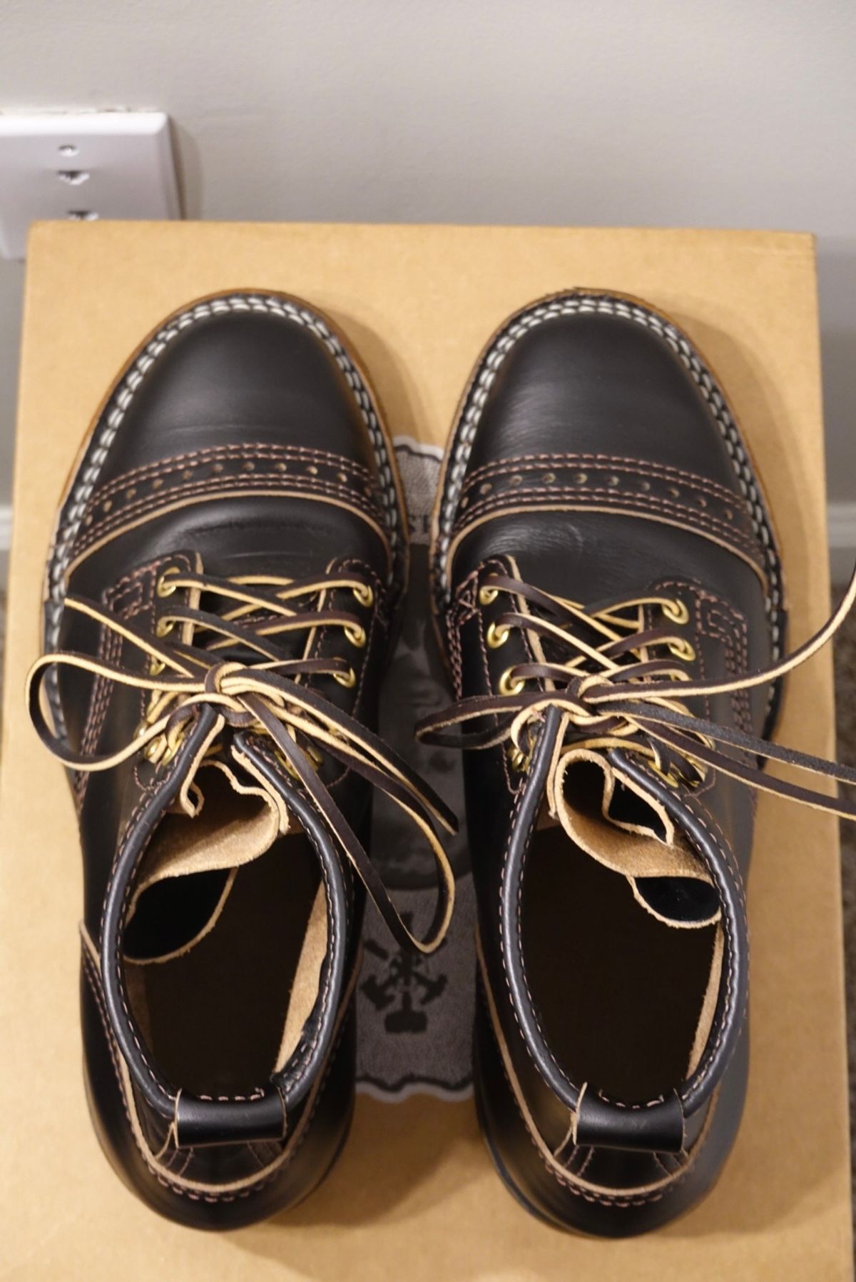 Photo by gertrudes_cat on October 13, 2024 of the Wesco x S&S Axe Breaker in Maryam Black Horsehide.
