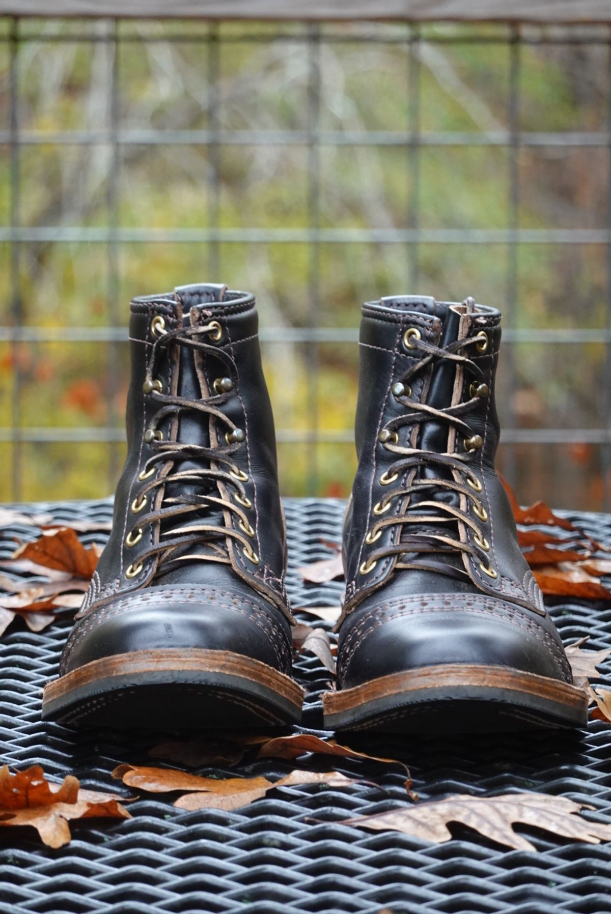 Photo by gertrudes_cat on November 3, 2024 of the Wesco x S&S Axe Breaker in Maryam Black Horsehide.