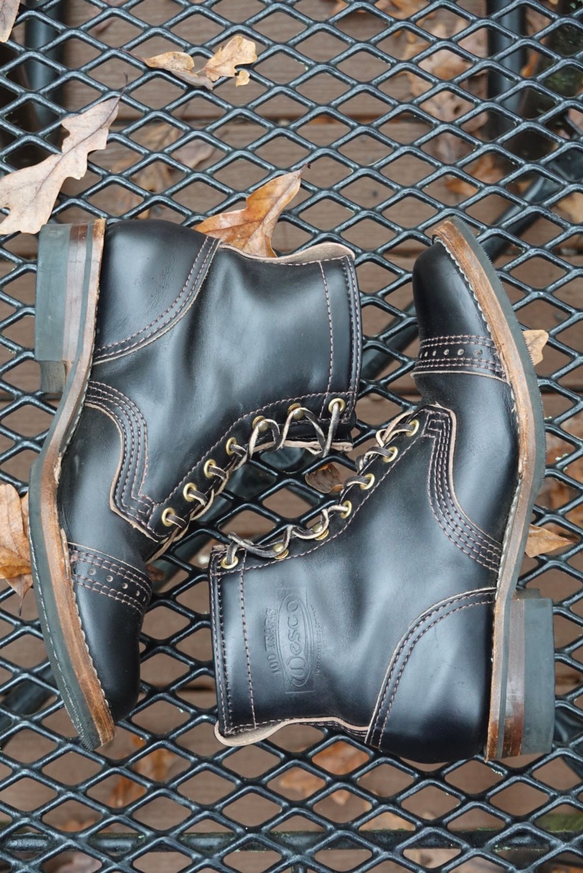 Photo by gertrudes_cat on November 3, 2024 of the Wesco x S&S Axe Breaker in Maryam Black Horsehide.
