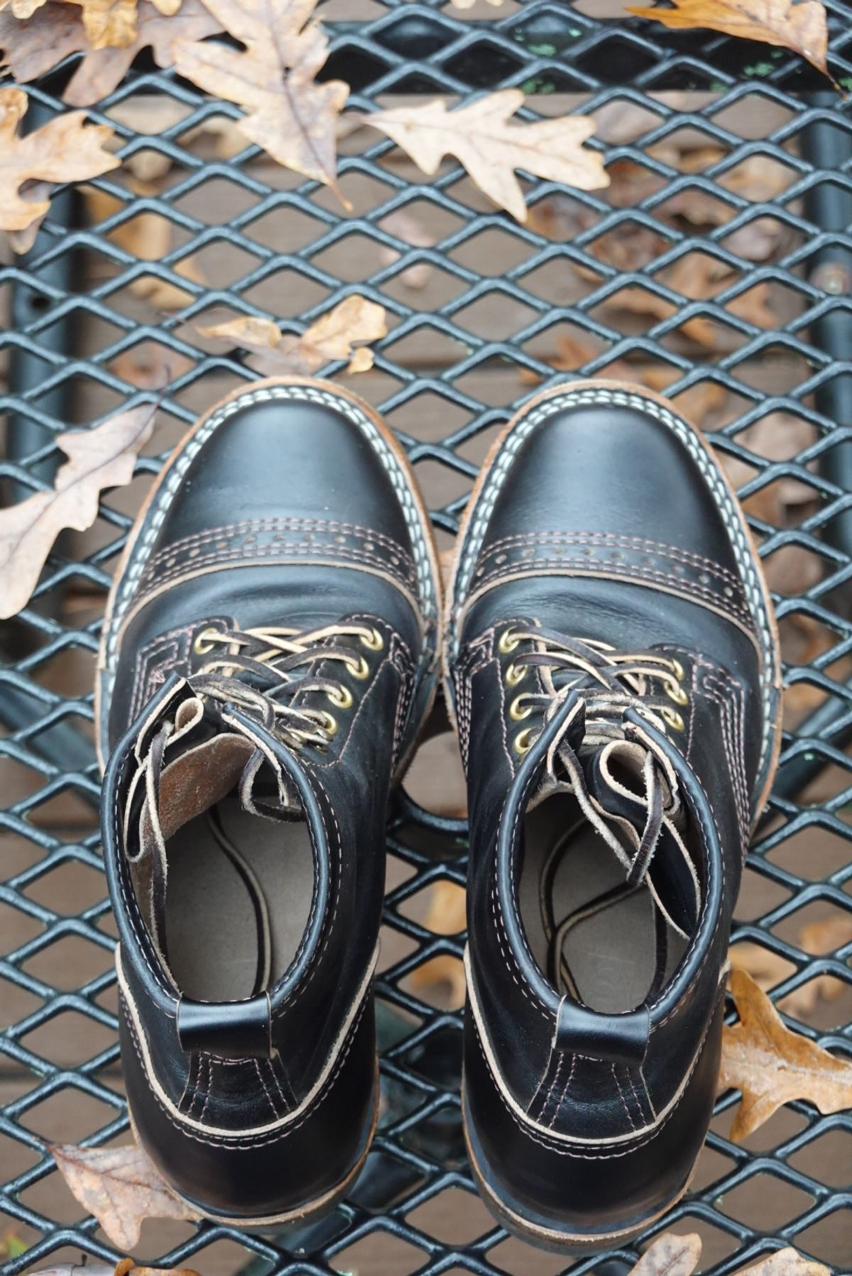 Photo by gertrudes_cat on November 3, 2024 of the Wesco x S&S Axe Breaker in Maryam Black Horsehide.