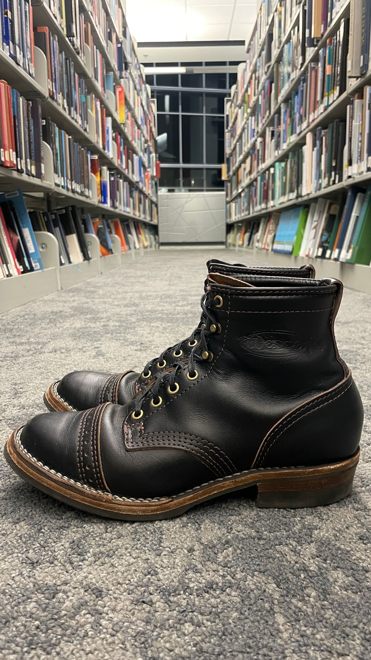 Photo by gertrudes_cat on December 5, 2024 of the Wesco x S&S Axe Breaker in Maryam Black Horsehide.