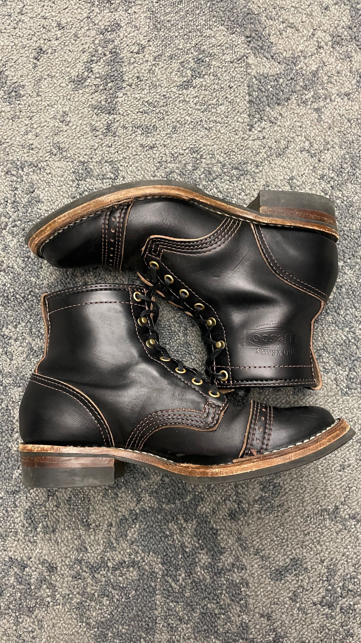 Photo by gertrudes_cat on December 5, 2024 of the Wesco x S&S Axe Breaker in Maryam Black Horsehide.