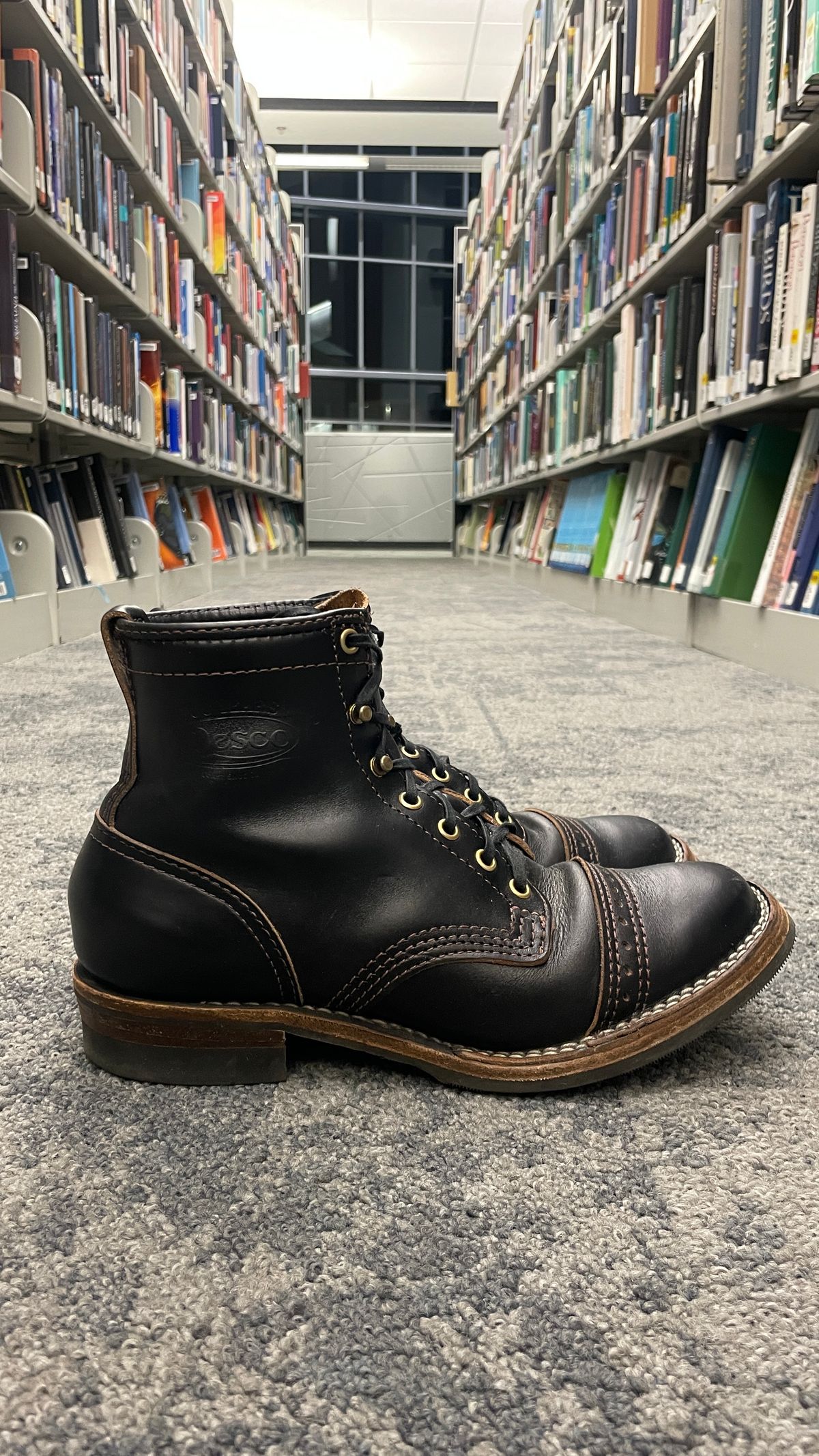 Photo by gertrudes_cat on December 5, 2024 of the Wesco x S&S Axe Breaker in Maryam Black Horsehide.