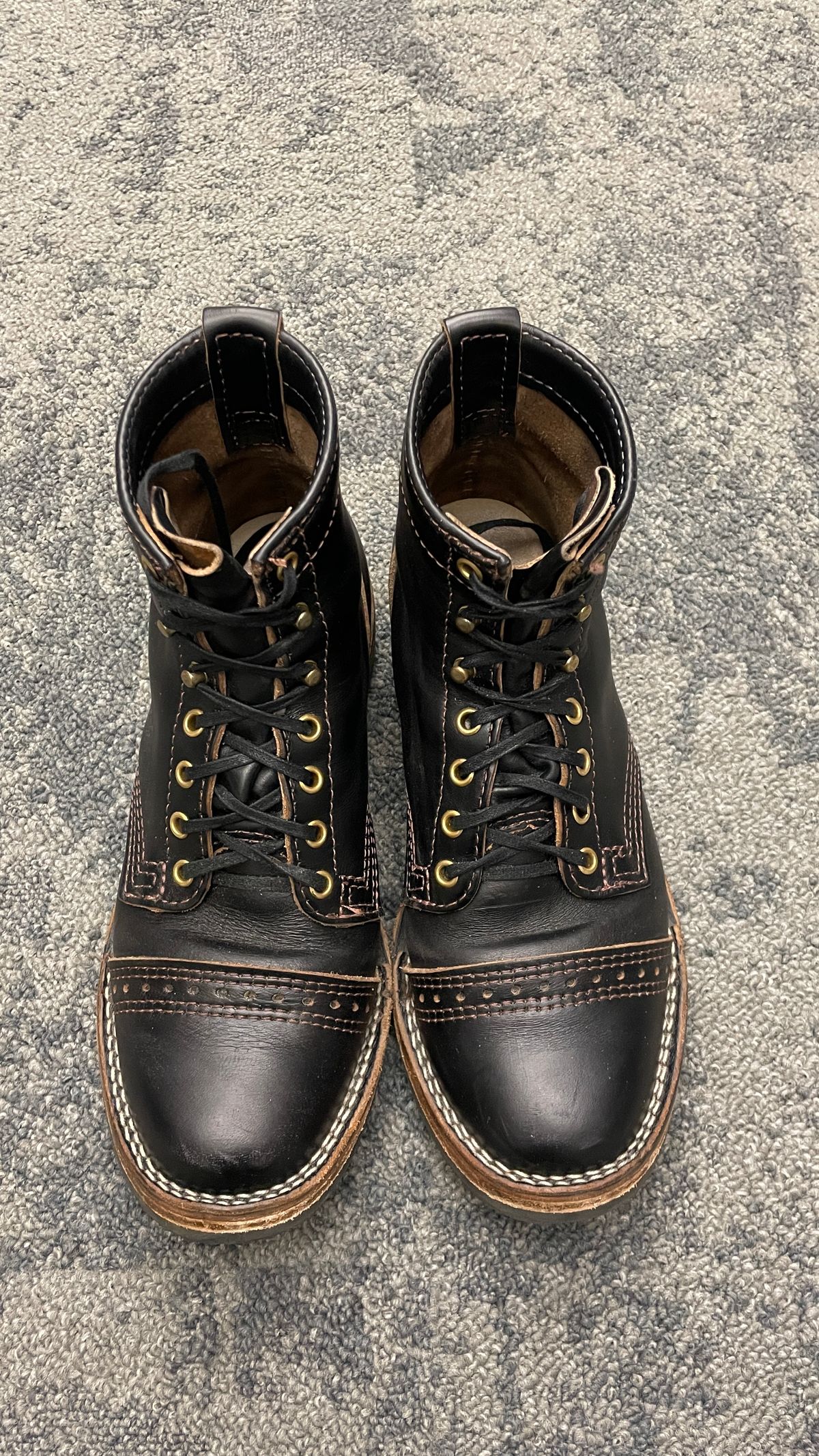 Photo by gertrudes_cat on December 5, 2024 of the Wesco x S&S Axe Breaker in Maryam Black Horsehide.