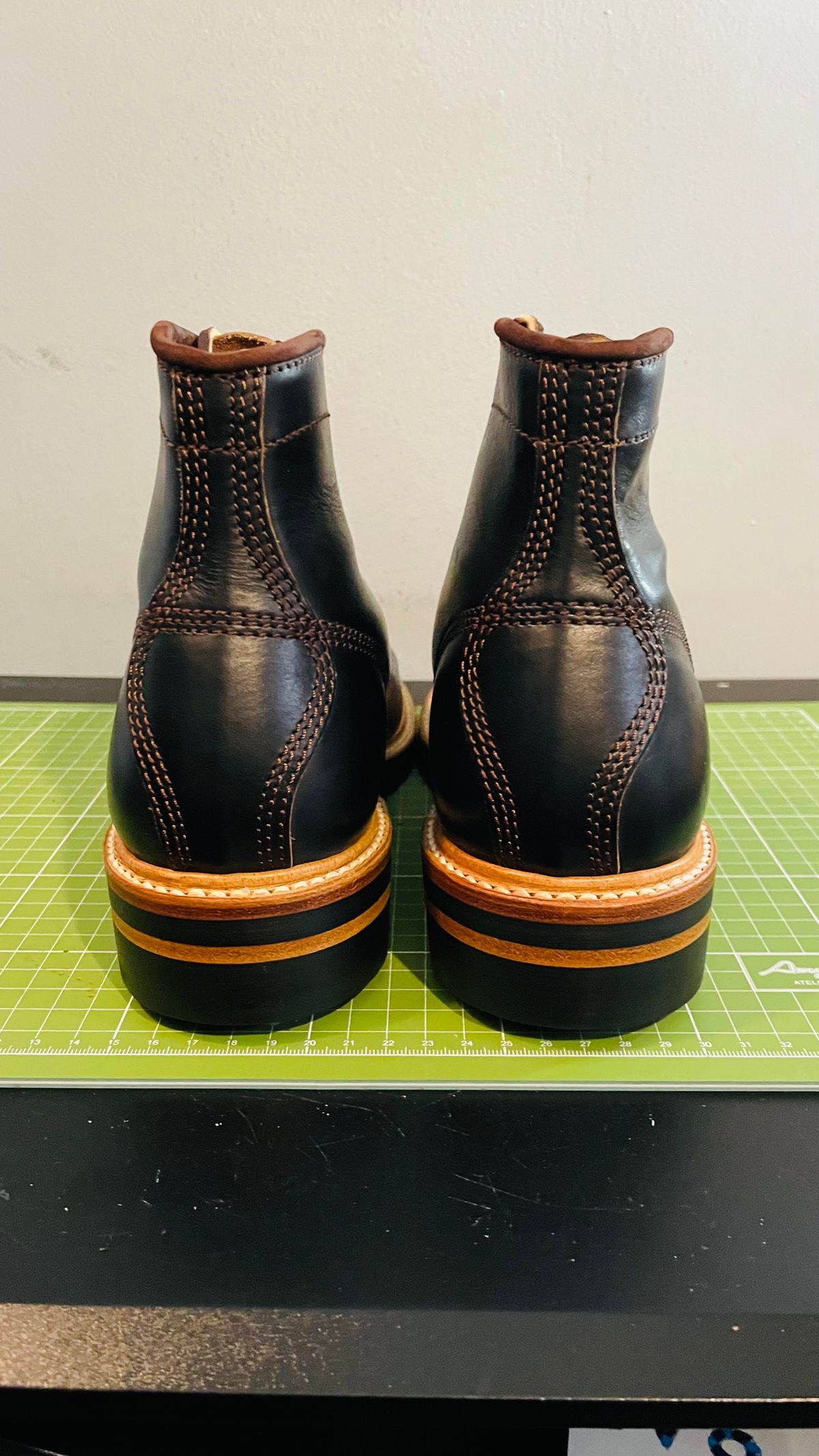 Photo by gertrudes_cat on November 4, 2022 of the John Lofgren Monkey Boots in Horween Black Teacore Chromexcel.