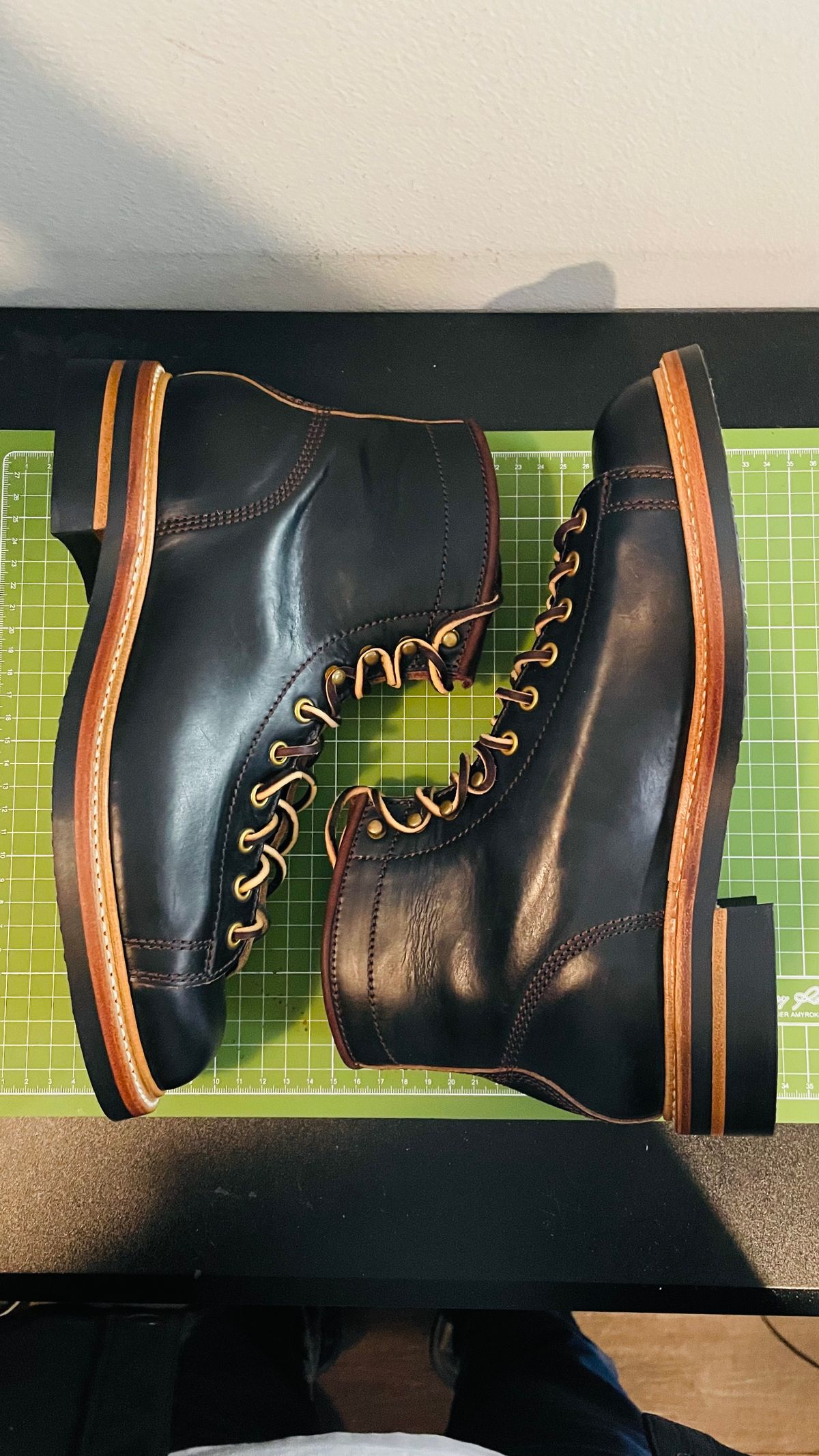 Photo by gertrudes_cat on November 4, 2022 of the John Lofgren Monkey Boots in Horween Black Teacore Chromexcel.