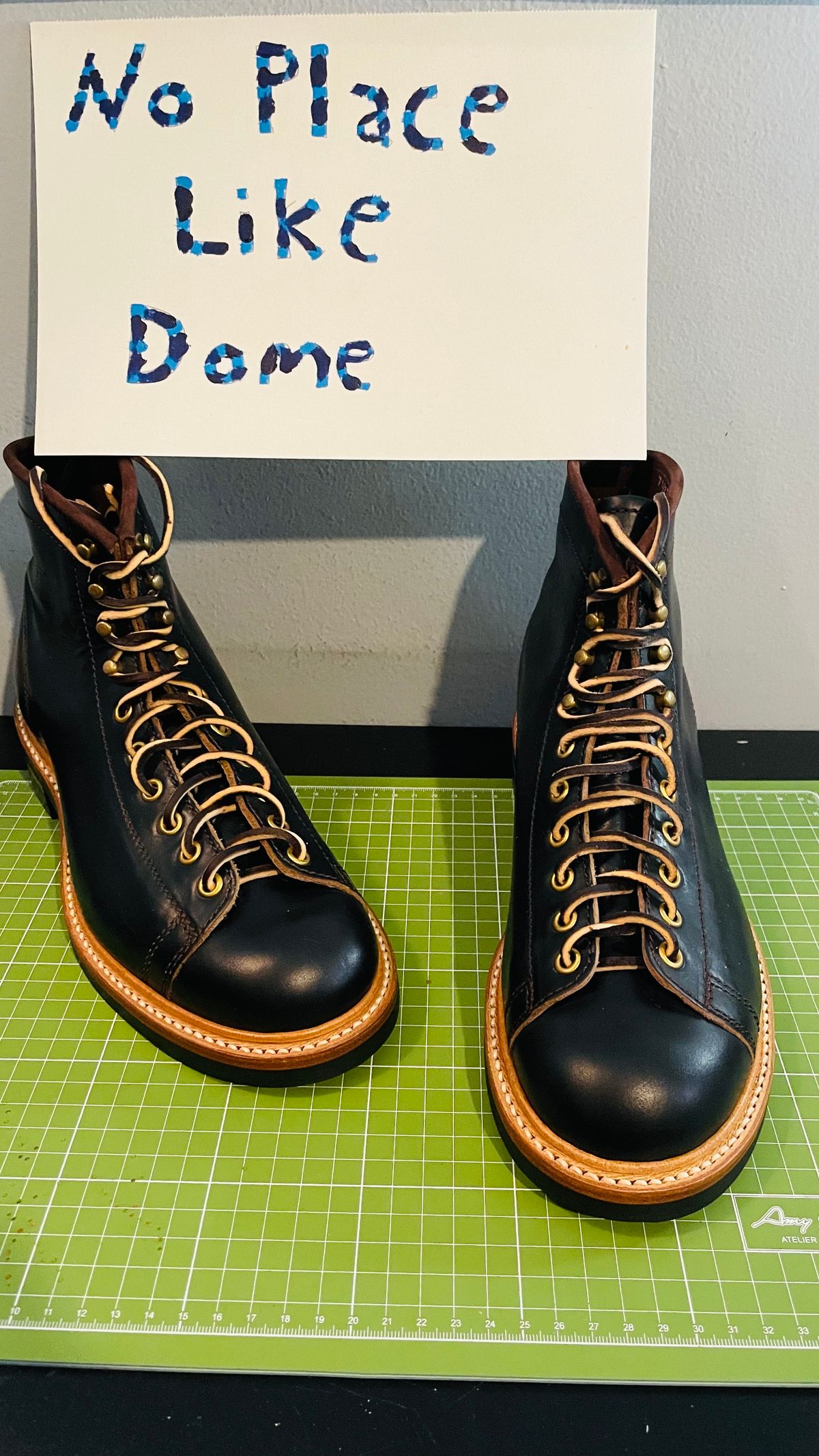 Photo by gertrudes_cat on November 4, 2022 of the John Lofgren Monkey Boots in Horween Black Teacore Chromexcel.