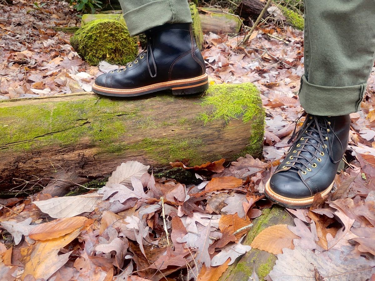 Photo by gertrudes_cat on November 13, 2022 of the John Lofgren Monkey Boots in Horween Black Teacore Chromexcel.