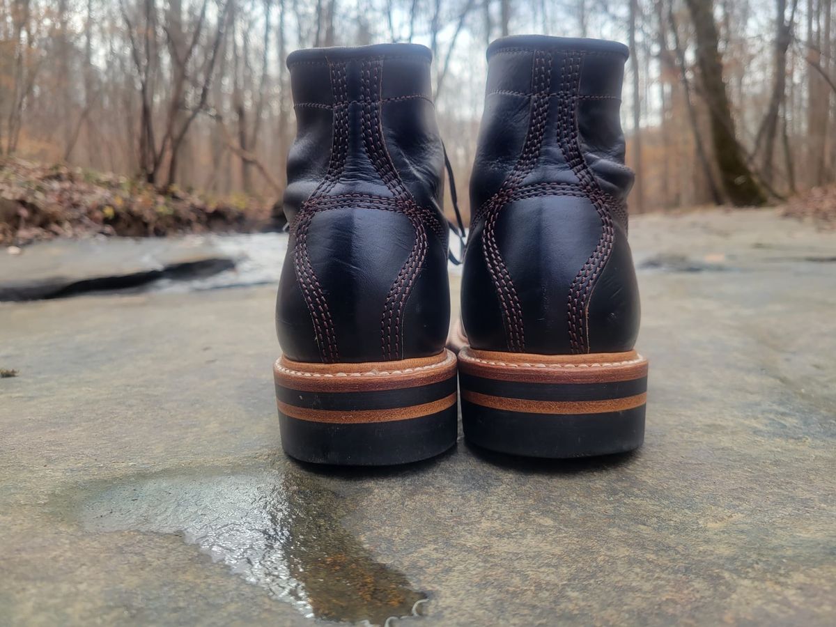 Photo by gertrudes_cat on December 4, 2022 of the John Lofgren Monkey Boots in Horween Black Teacore Chromexcel.
