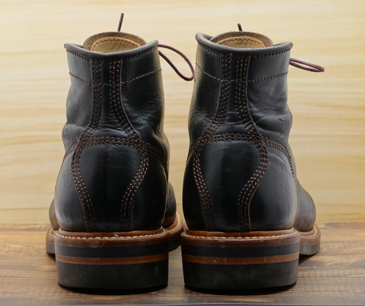 Photo by gertrudes_cat on February 5, 2023 of the John Lofgren Monkey Boots in Horween Black Teacore Chromexcel.