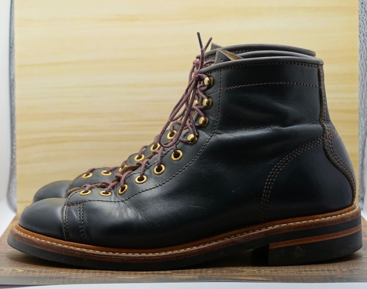 Photo by gertrudes_cat on February 5, 2023 of the John Lofgren Monkey Boots in Horween Black Teacore Chromexcel.