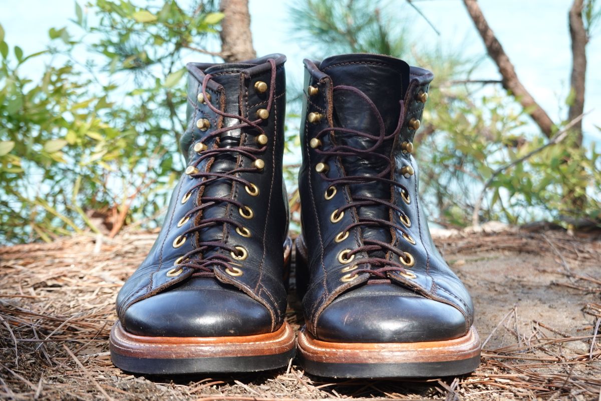 Photo by gertrudes_cat on April 2, 2023 of the John Lofgren Monkey Boots in Horween Black Teacore Chromexcel.