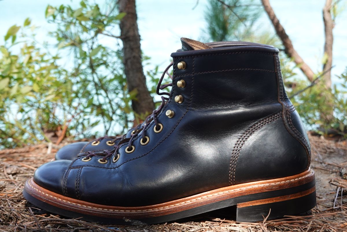 Photo by gertrudes_cat on April 2, 2023 of the John Lofgren Monkey Boots in Horween Black Teacore Chromexcel.