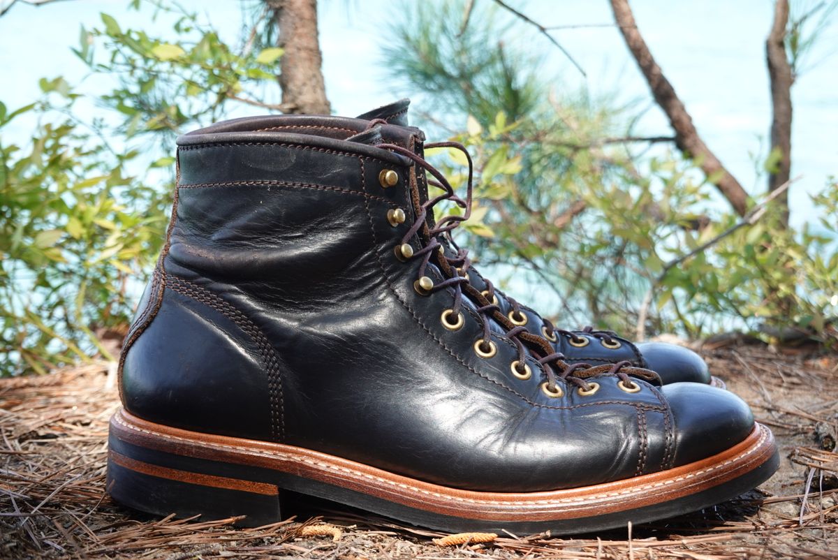 Photo by gertrudes_cat on April 2, 2023 of the John Lofgren Monkey Boots in Horween Black Teacore Chromexcel.