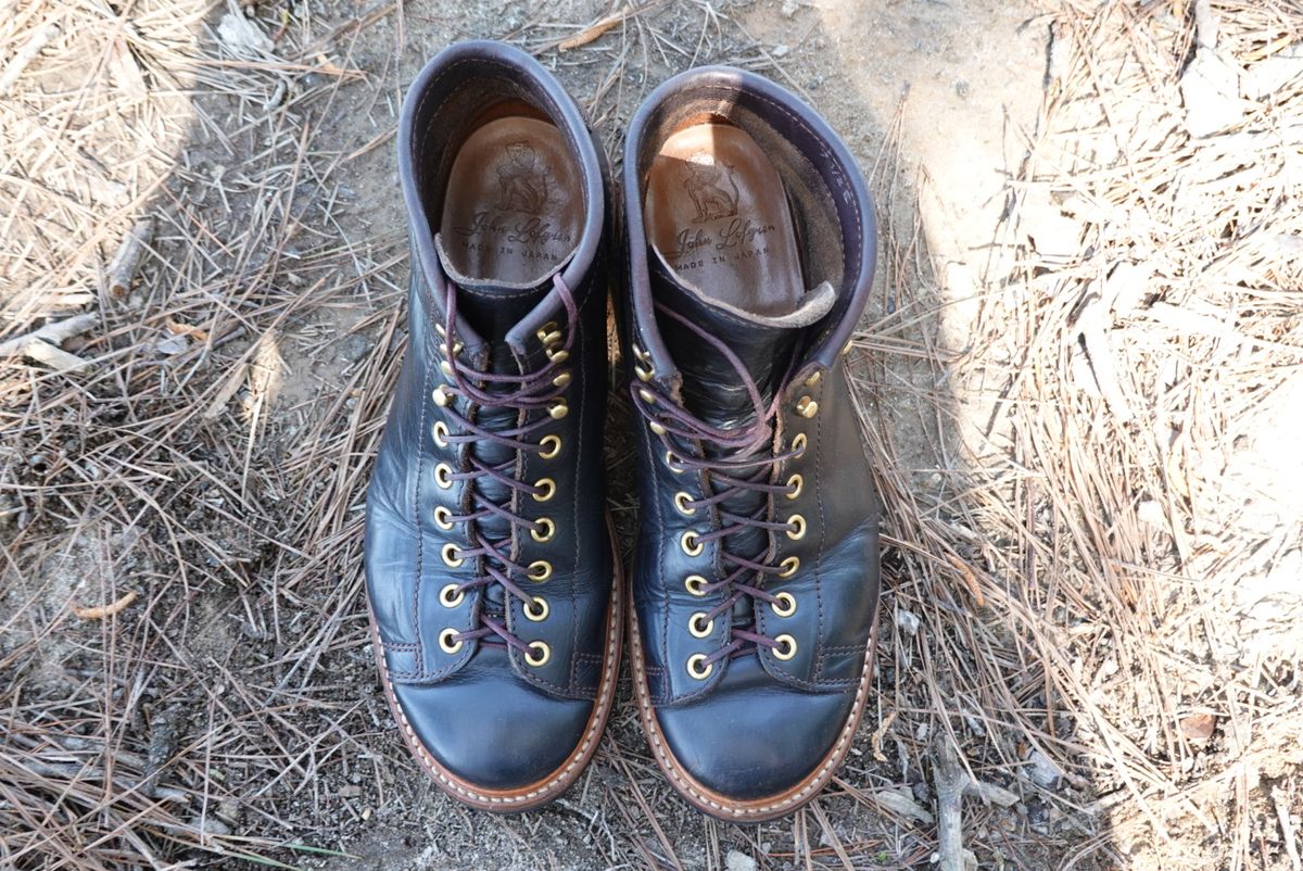 Photo by gertrudes_cat on April 2, 2023 of the John Lofgren Monkey Boots in Horween Black Teacore Chromexcel.