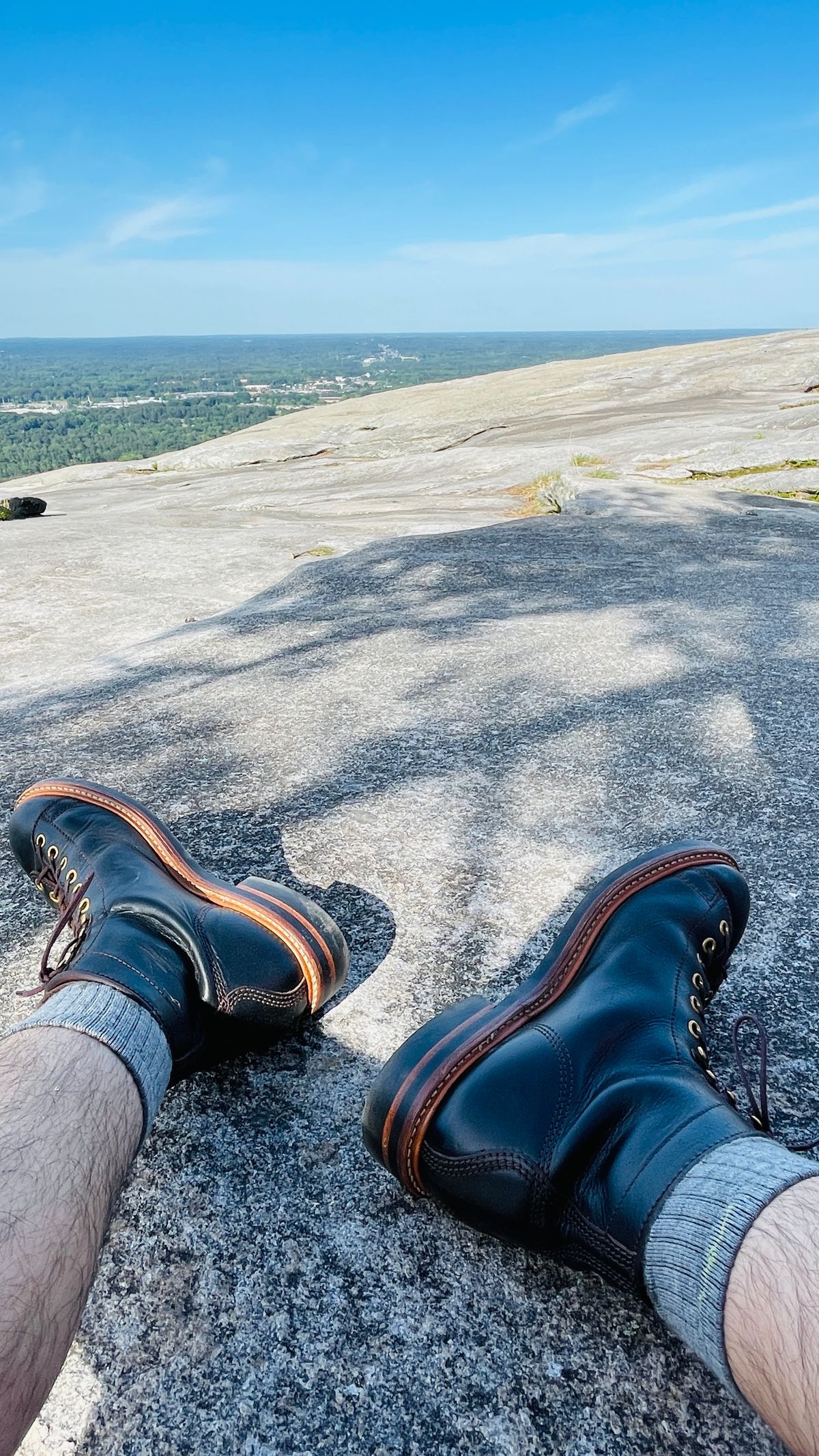 Photo by gertrudes_cat on May 5, 2023 of the John Lofgren Monkey Boots in Horween Black Teacore Chromexcel.