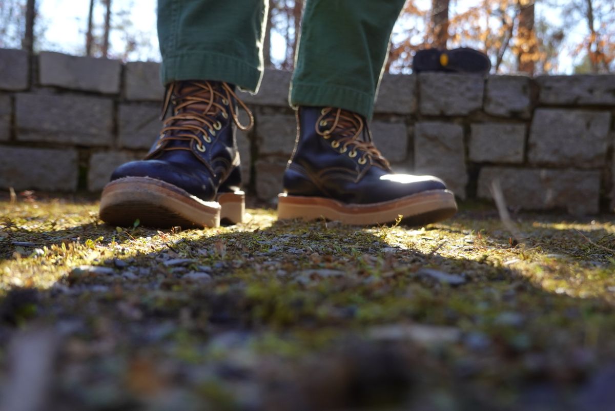 Photo by gertrudes_cat on January 4, 2024 of the White's 350 Cruiser in Horween Black Waxed Flesh.
