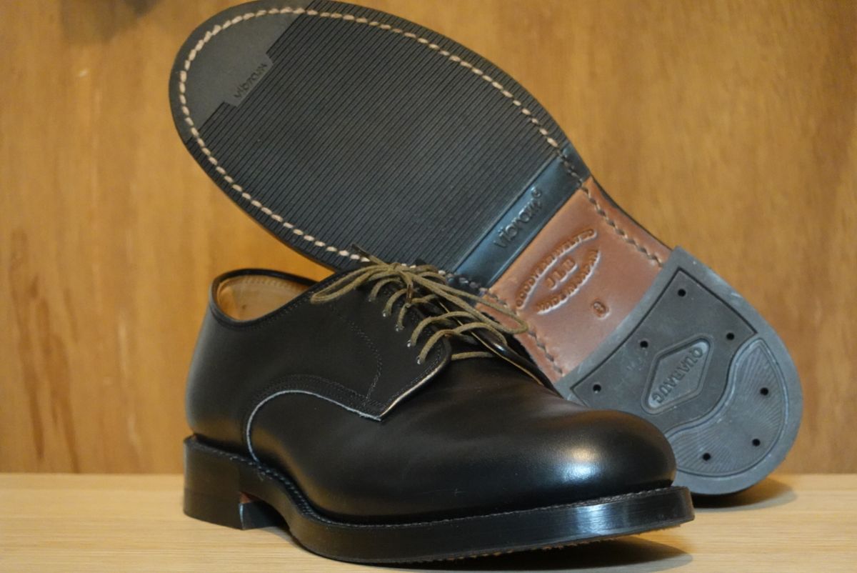 Photo by gertrudes_cat on April 25, 2023 of the John Lofgren USN Low Quarter Shoes in Black French Calfskin.
