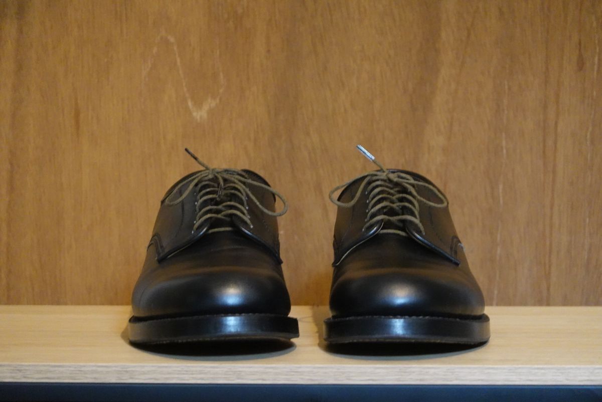 Photo by gertrudes_cat on April 25, 2023 of the John Lofgren USN Low Quarter Shoes in Black French Calfskin.