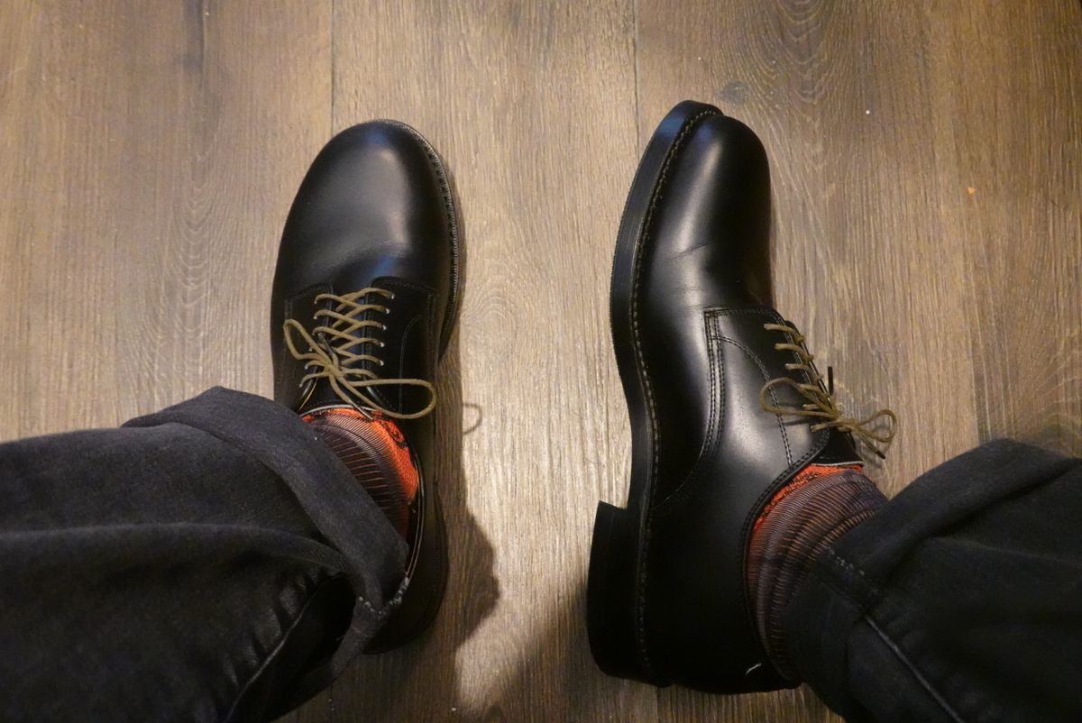 Photo by gertrudes_cat on April 25, 2023 of the John Lofgren USN Low Quarter Shoes in Black French Calfskin.