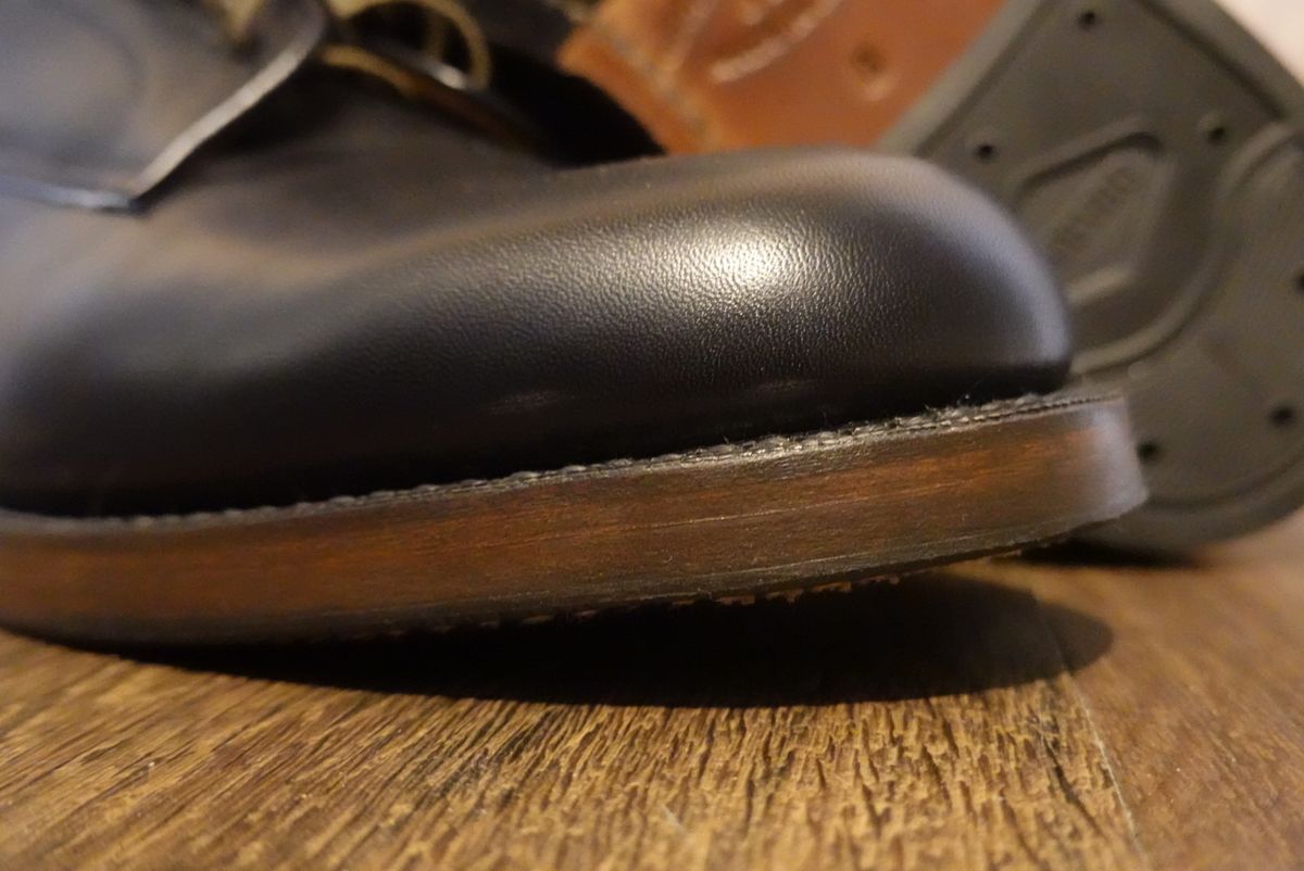 Photo by gertrudes_cat on April 25, 2023 of the John Lofgren USN Low Quarter Shoes in Black French Calfskin.